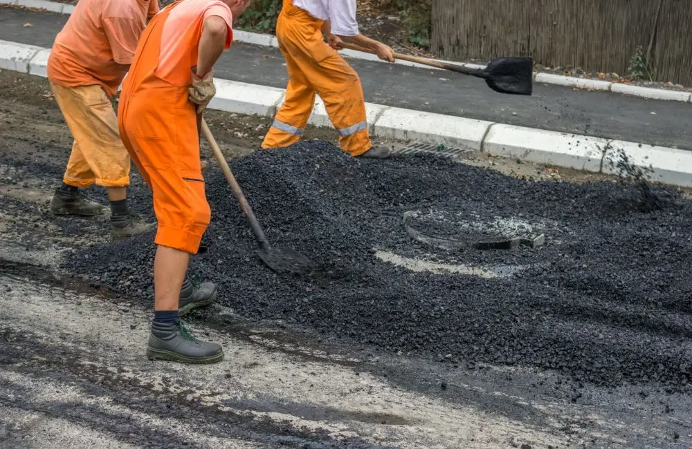 アスファルト整備作業の画像